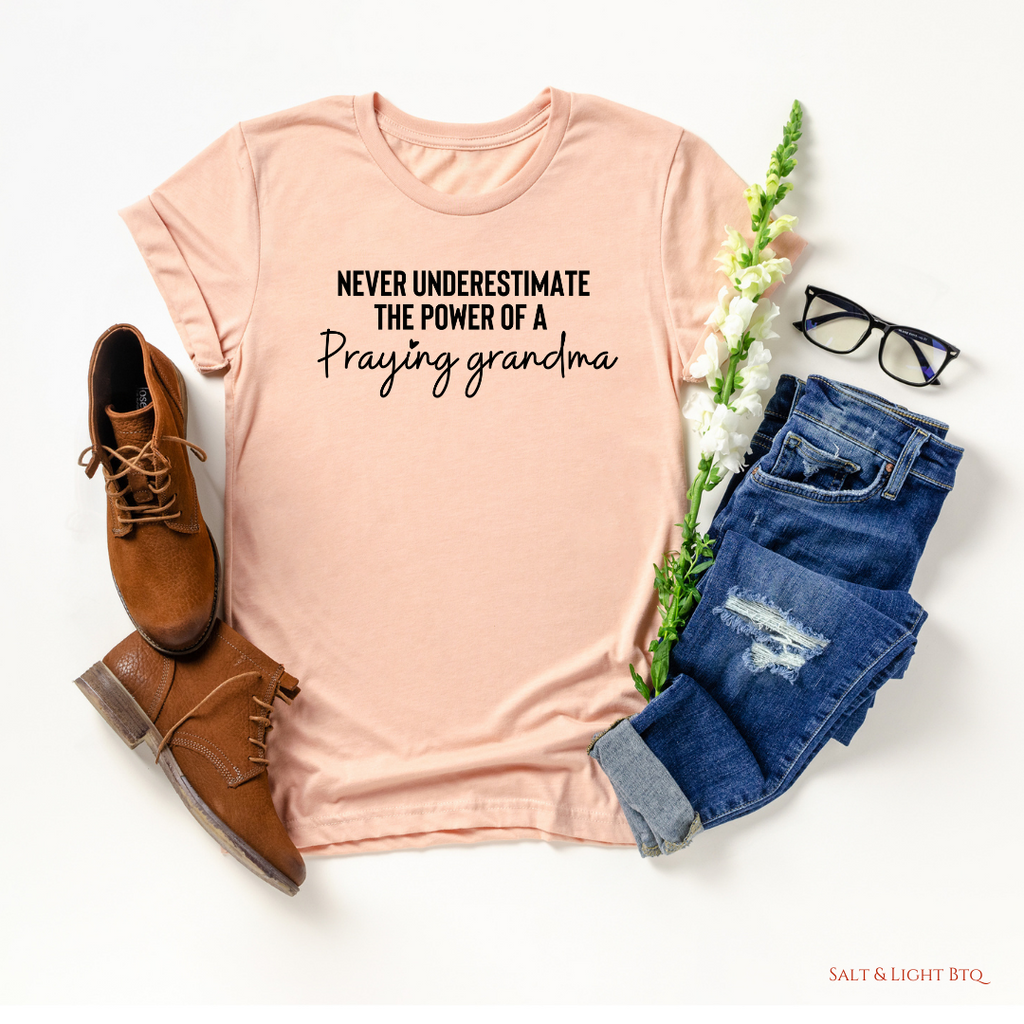  O-Fish-ally Grandma to be Pun for a Fishing Grandma to be  Premium T-Shirt : Clothing, Shoes & Jewelry