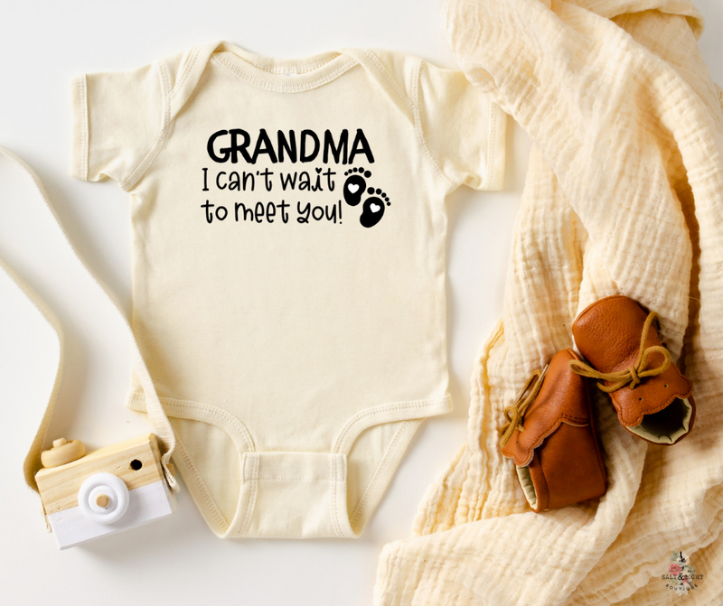 Grandma I can't wait to meet you Onesie. Grandma Baby Announcement: Pregnancy Announcement to Parents | SLB