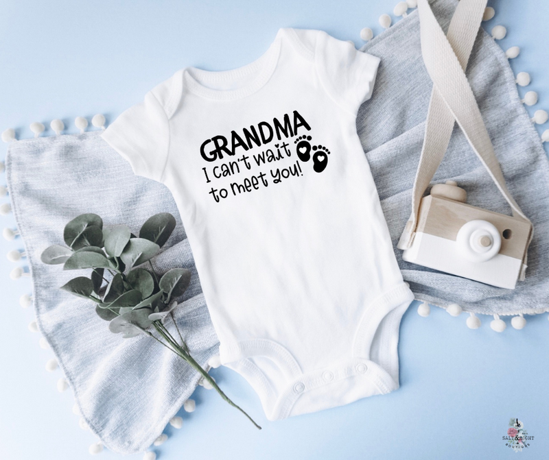 Grandma I can't wait to meet you Onesie. Grandma Baby Announcement: Pregnancy Announcement to Parents | SLB